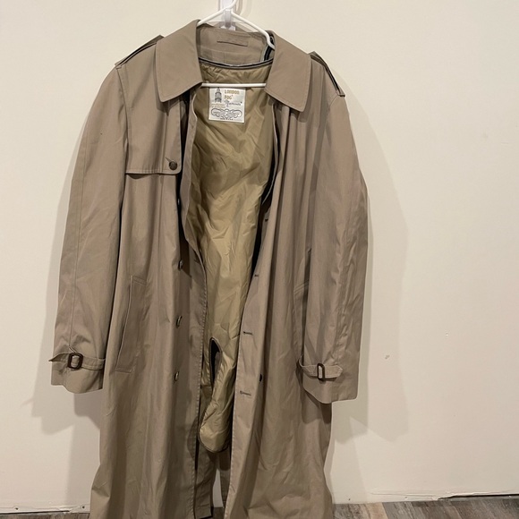 A classic London Fog trench coat. Belted trench overcoat w/ removable liner - Picture 2 of 5